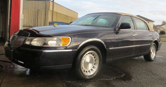 1999 Lincoln Town Car